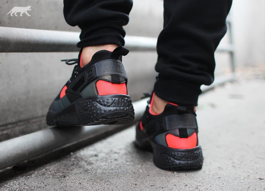 Nike Air Huarache Utility Premium Black/Black-Bright Crimson release photo 2
