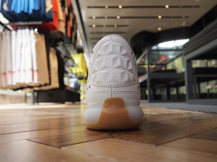 NIKE KOBE 10 MID EXT release photo 3