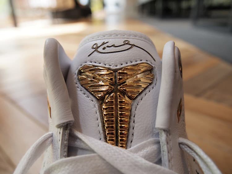 NIKE KOBE 10 MID EXT release photo 4