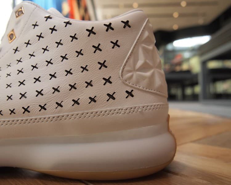 NIKE KOBE 10 MID EXT release photo 2
