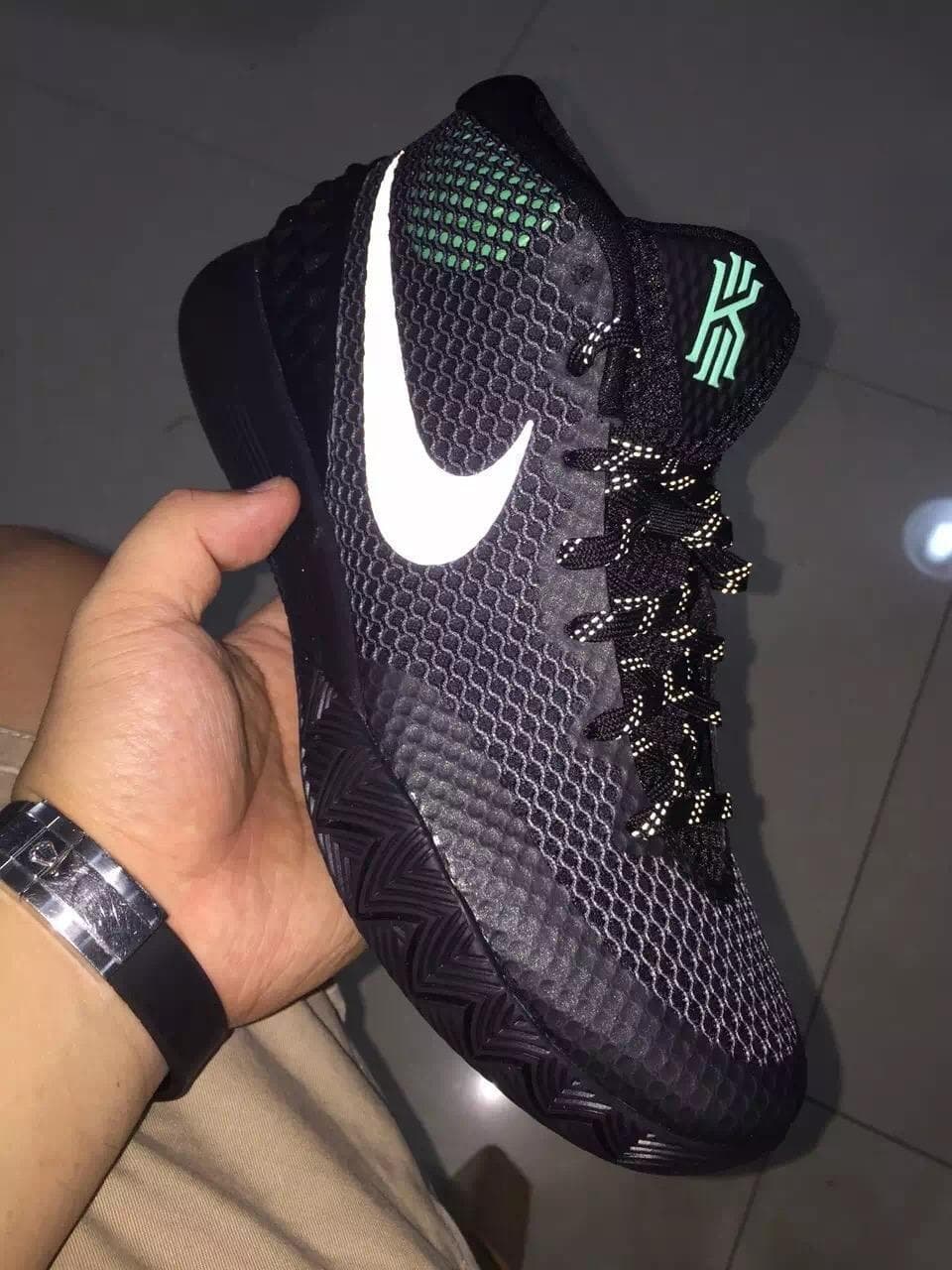 Nike Kyrie 1 release photo 3