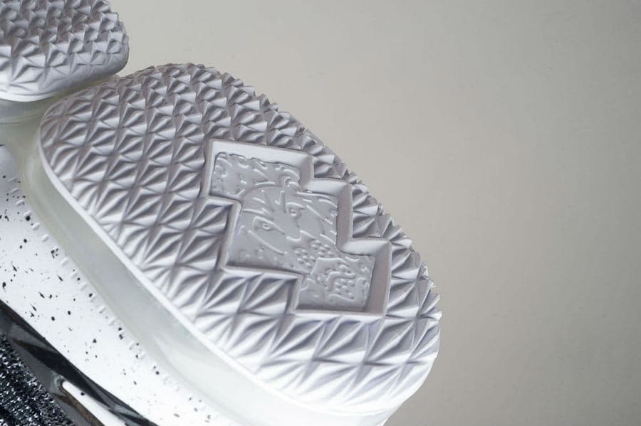 Nike LeBron 15 “Ashes” release photo 15