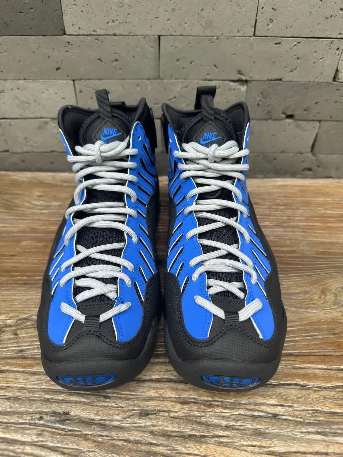 Nike Air Bakin “Varsity Royal” release photo 6