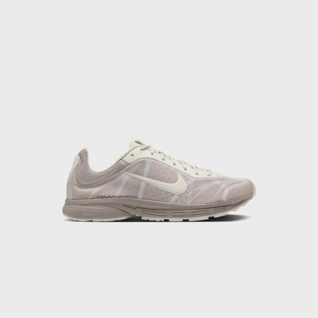 Nike WMNS Zoom Streak 3 - Sail / Cream II Nike release photo