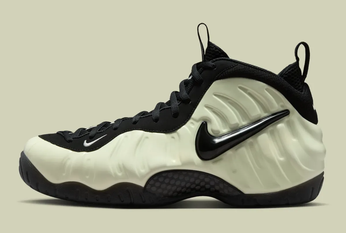 Nike Air Foamposite Pro PRM “Glow in the Dark” release photo 2