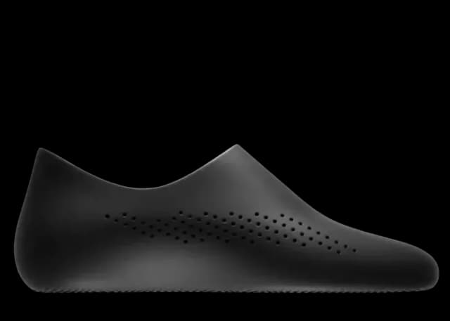 Yeezy AQ-1 Black Yeezy release photo