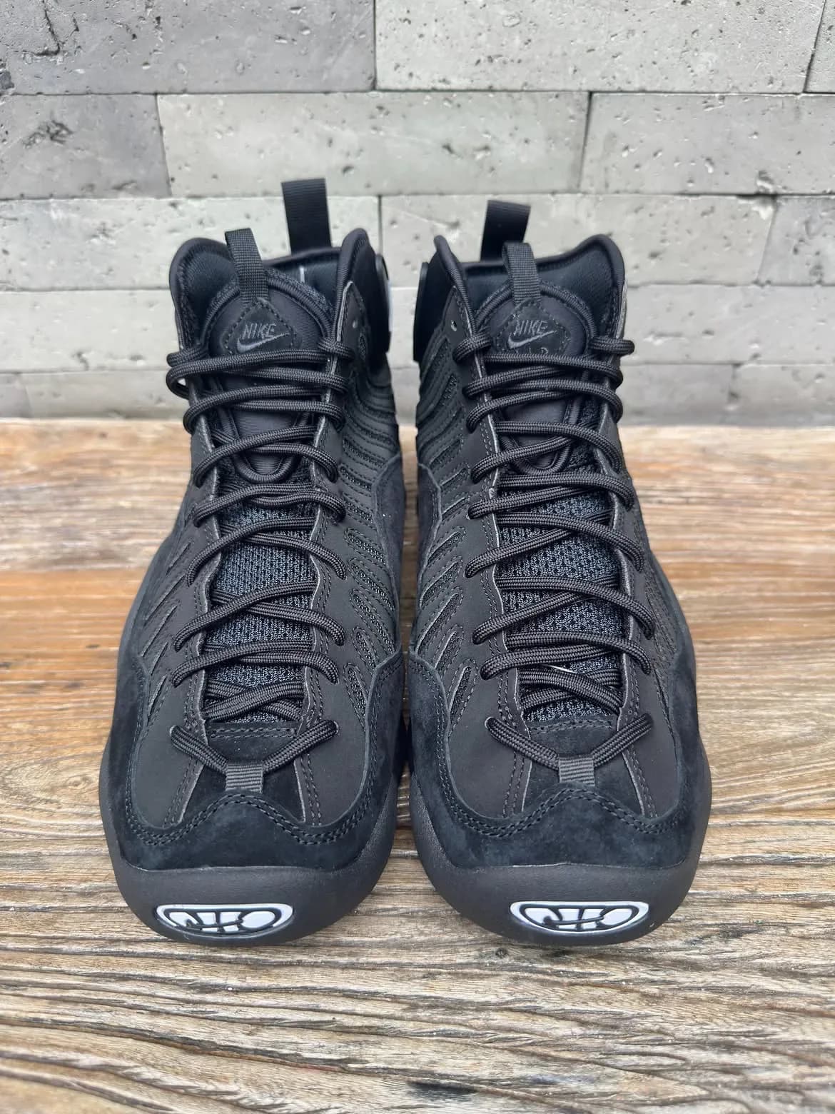 Nike Air Bakin “Black/White” release photo 4