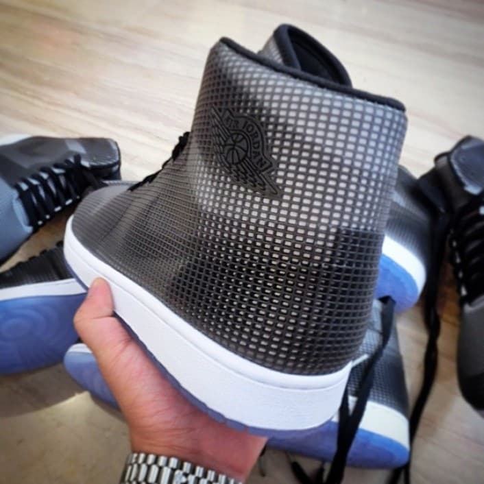 Air Jordan 4LAB1 Black/Infrared release photo 5