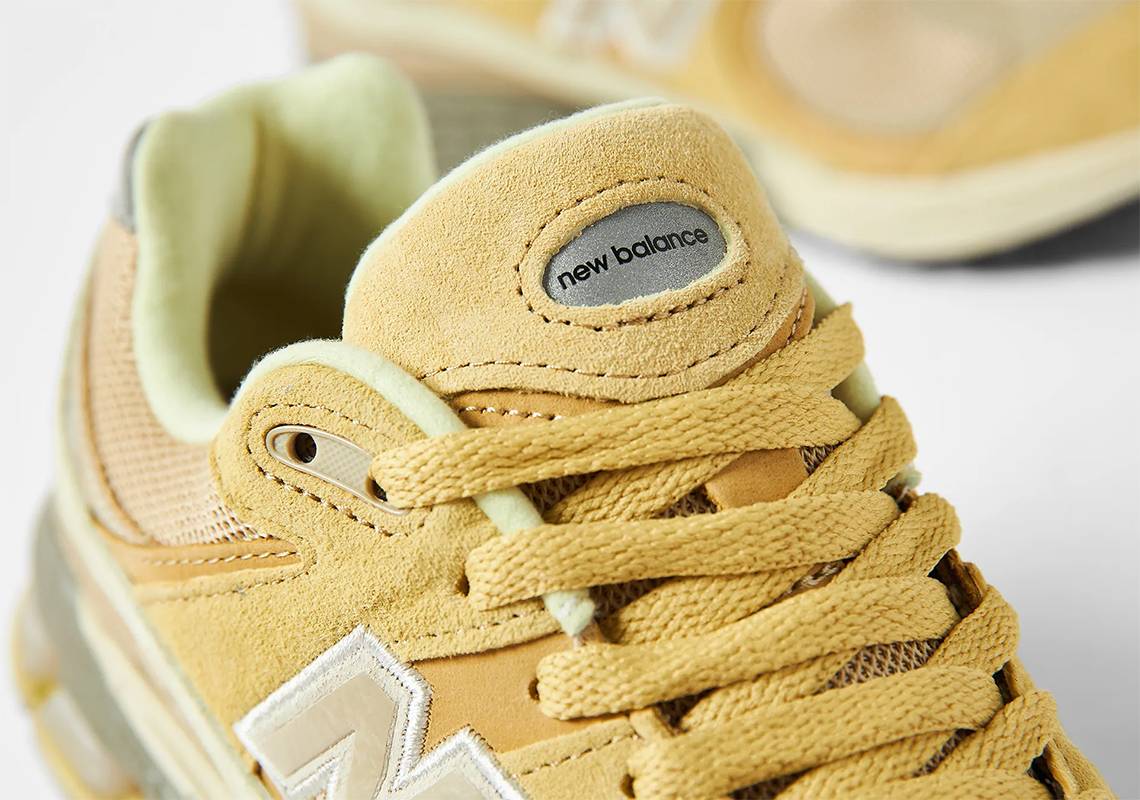 AURALEE x New Balance 2002R