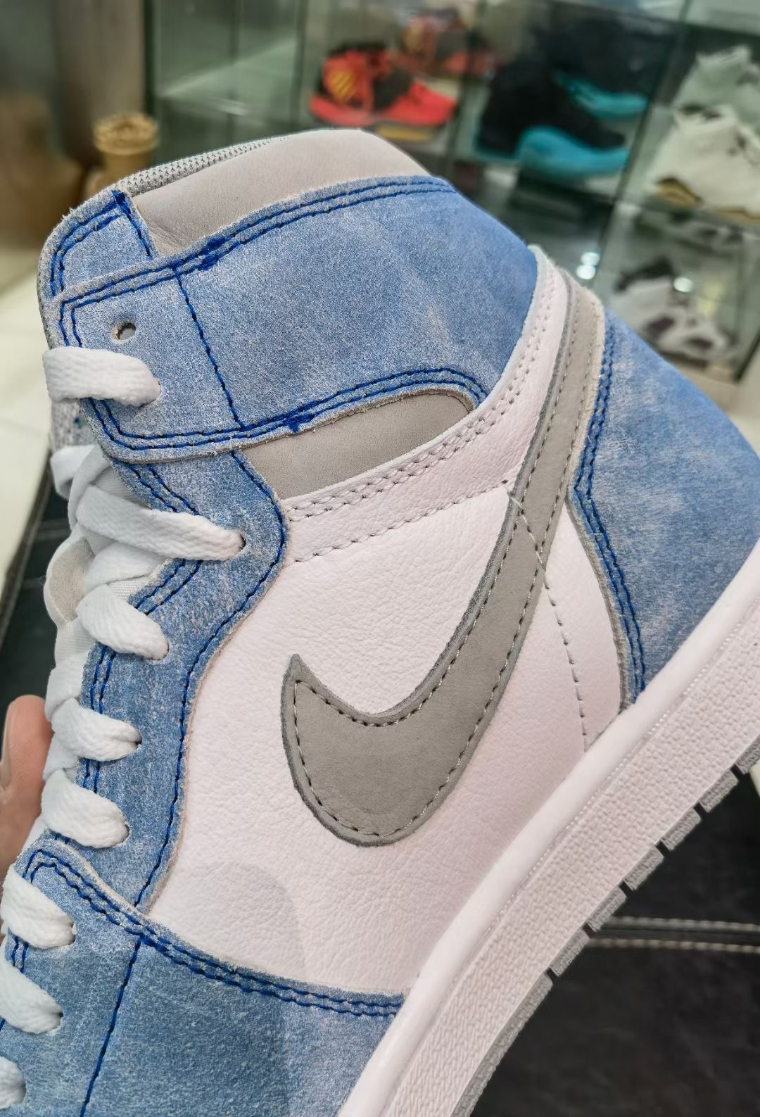 Air Jordan 1 High OG “Hyper Royal”