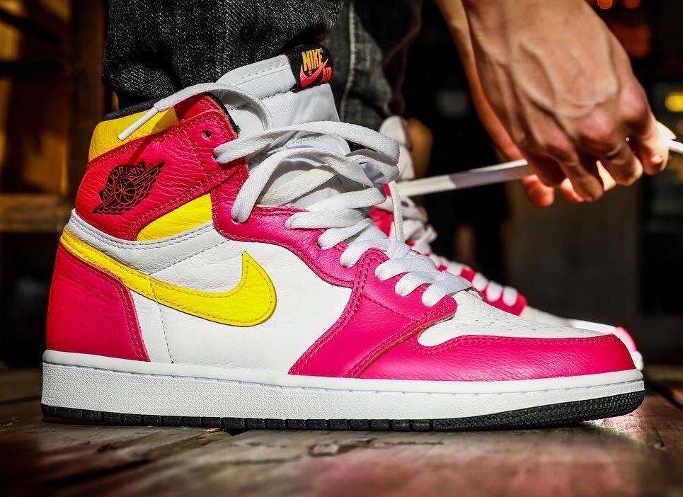 Air Jordan 1 High OG “Light Fusion Red”