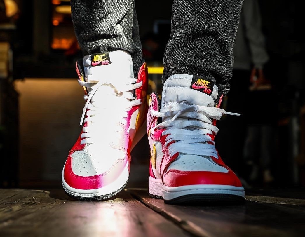Air Jordan 1 High OG “Light Fusion Red”