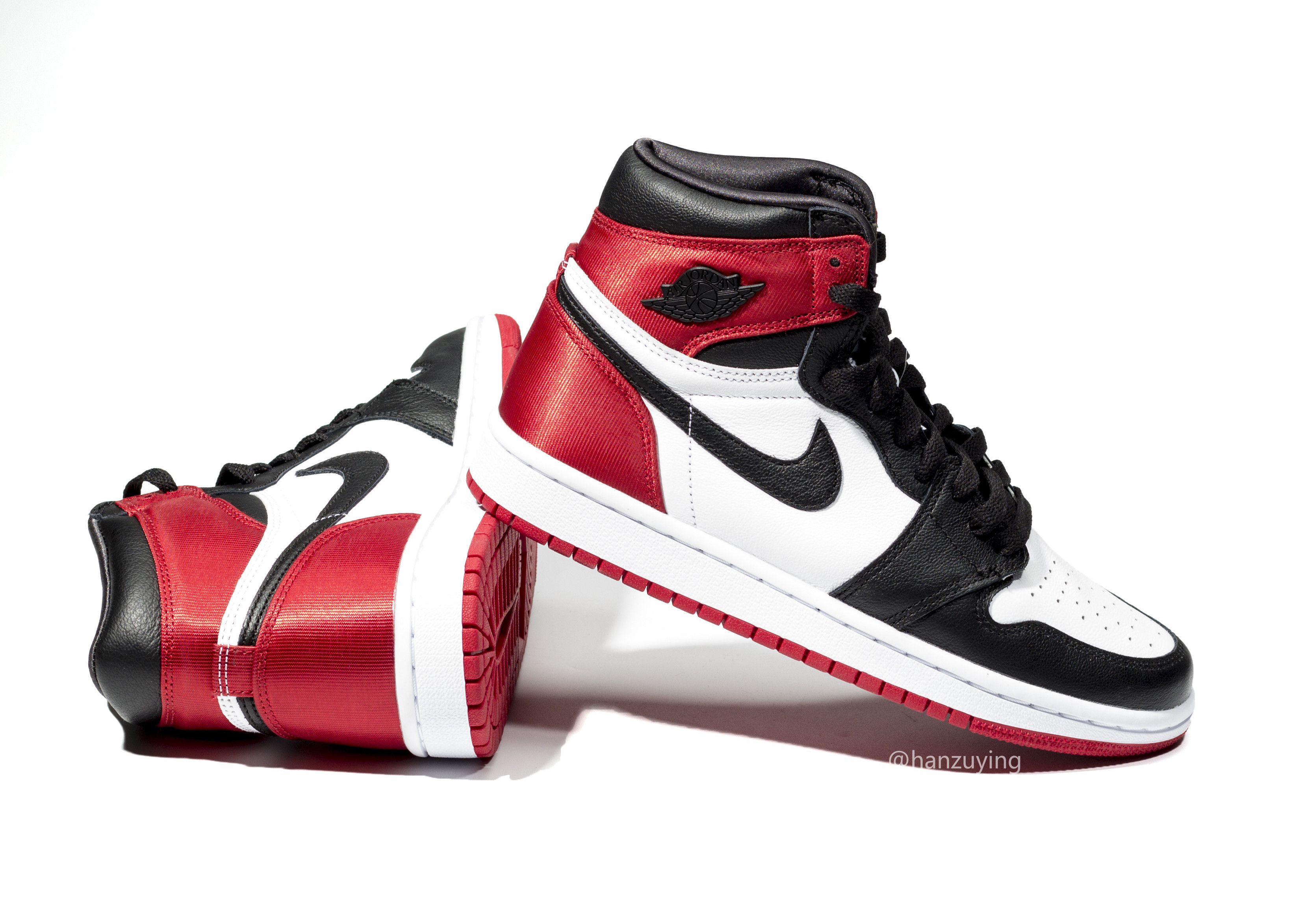 Air Jordan 1 Satin WMNS “Black Toe”
