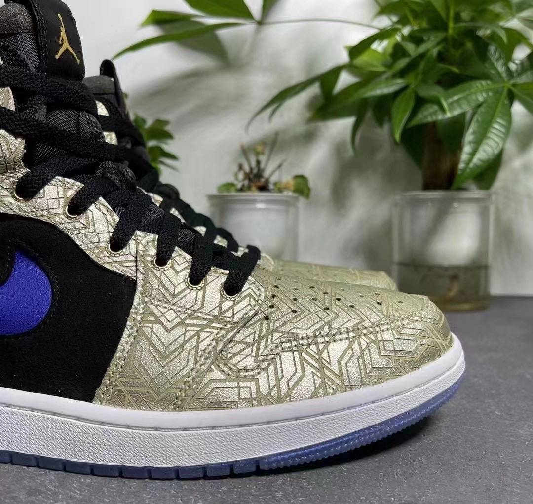 Air Jordan 1 Zoom CMFT “Gold Laser”