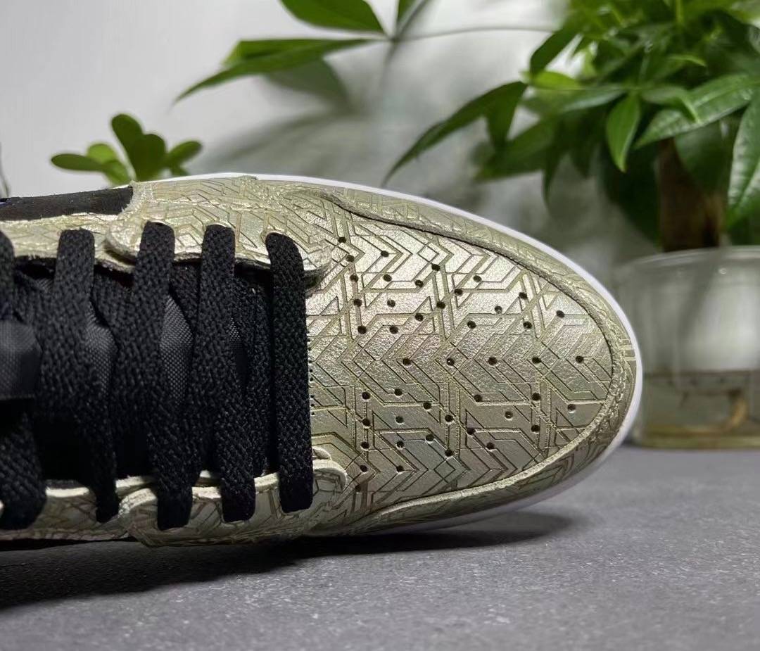 Air Jordan 1 Zoom CMFT “Gold Laser”