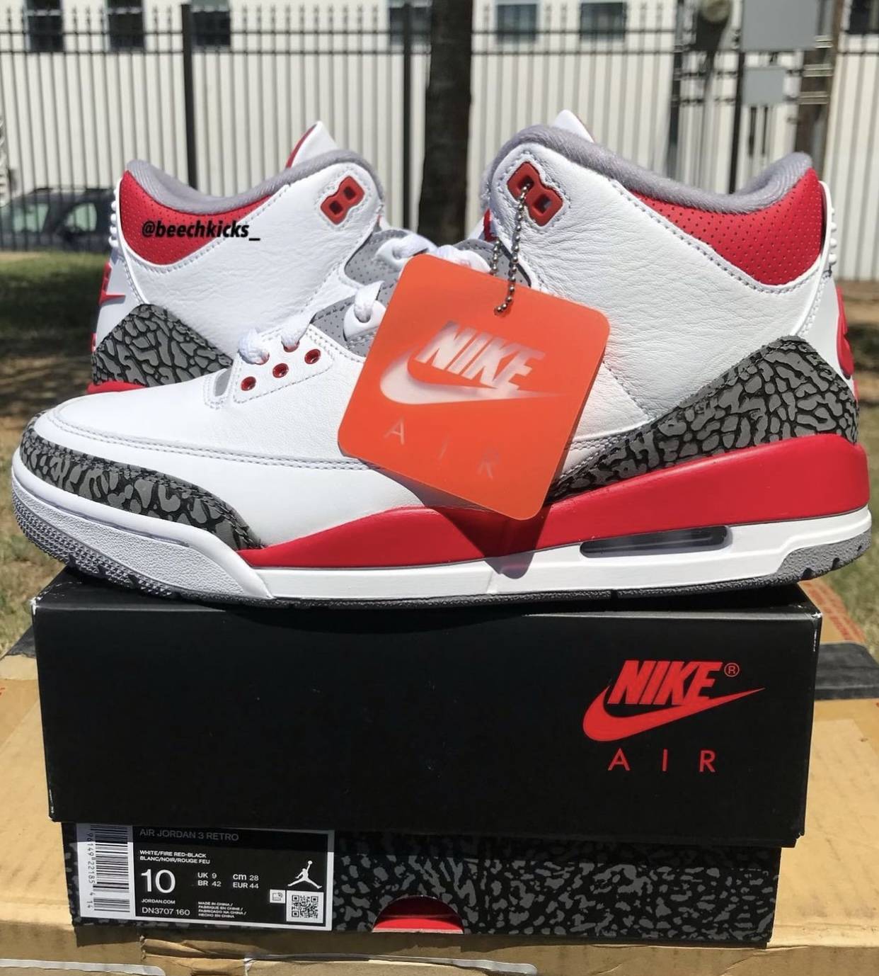 Air Jordan 3 OG “Fire Red”