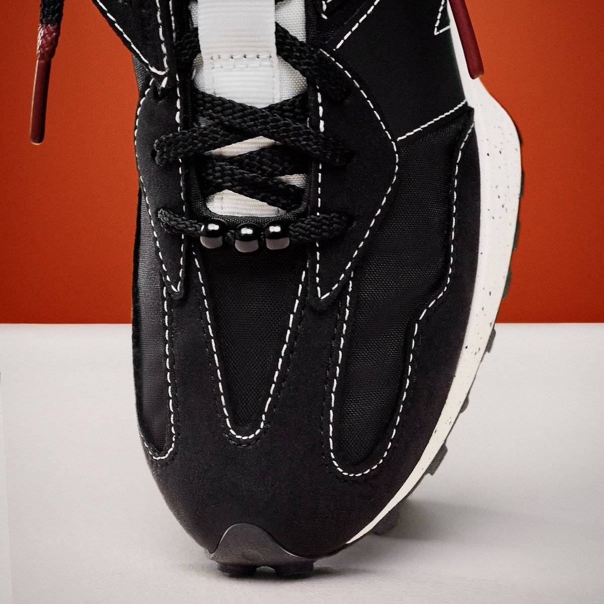 COLORSxSTUDIOS x New Balance 327
