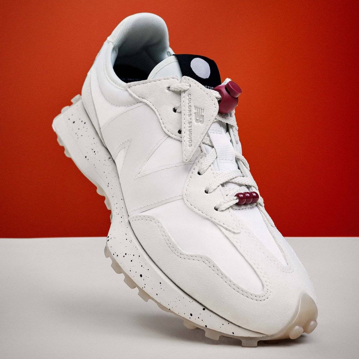 COLORSxSTUDIOS x New Balance 327