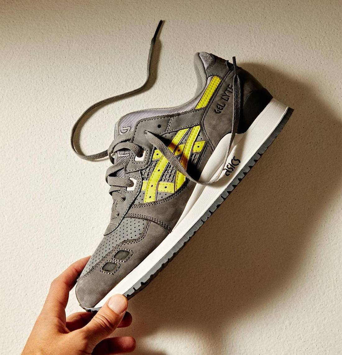Kith x ASICS Gel Lyte III Remastered “Super Orange”