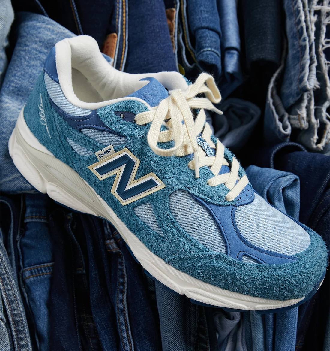Levi’s x New Balance 990v3