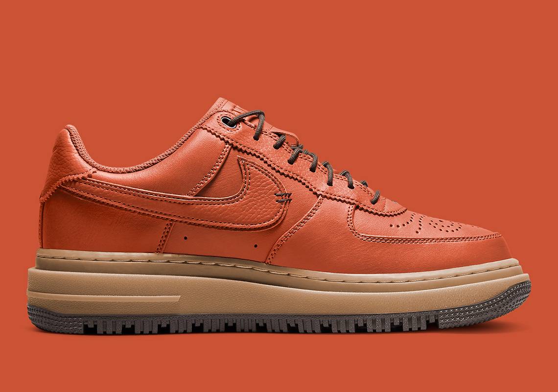 Nike Air Force 1 Luxe