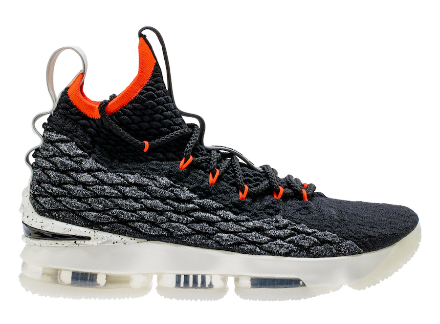Nike LeBron 15