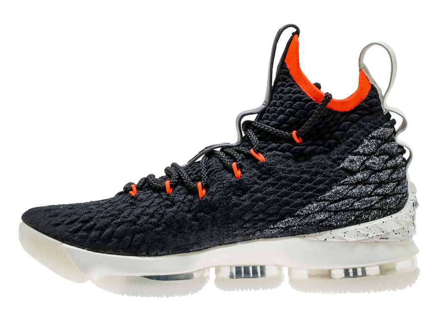 Nike LeBron 15