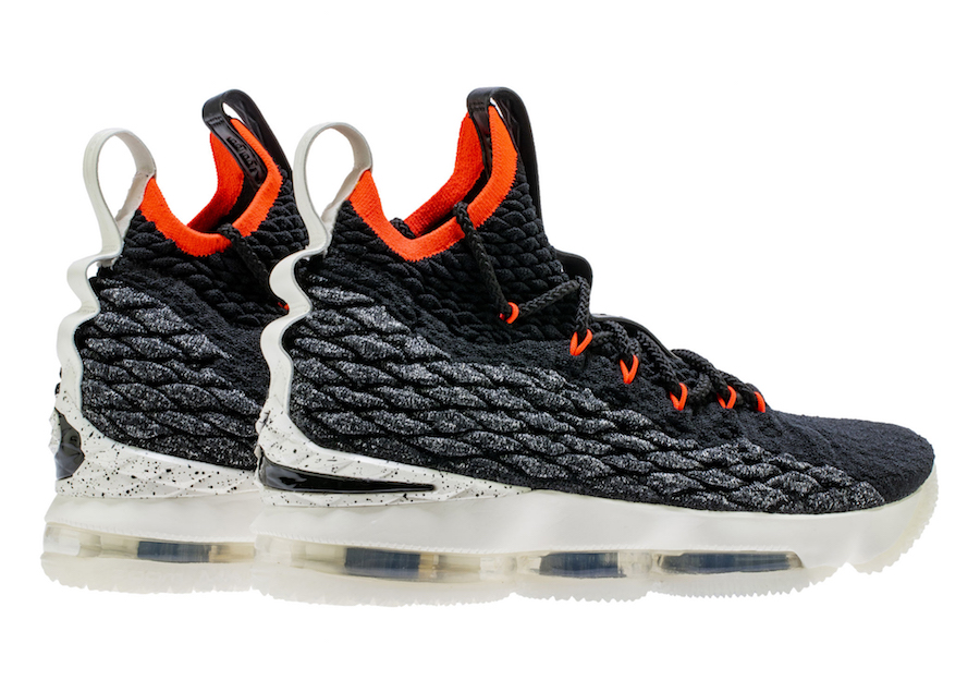 Nike LeBron 15