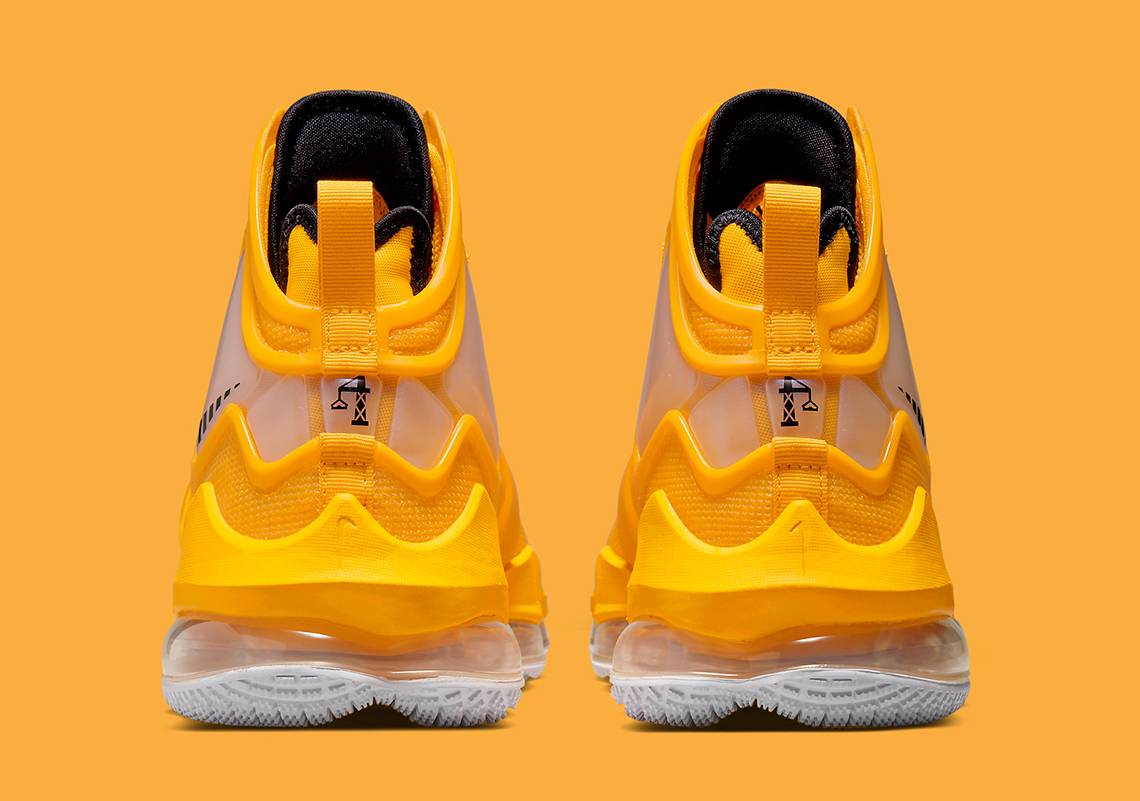 Nike LeBron 19