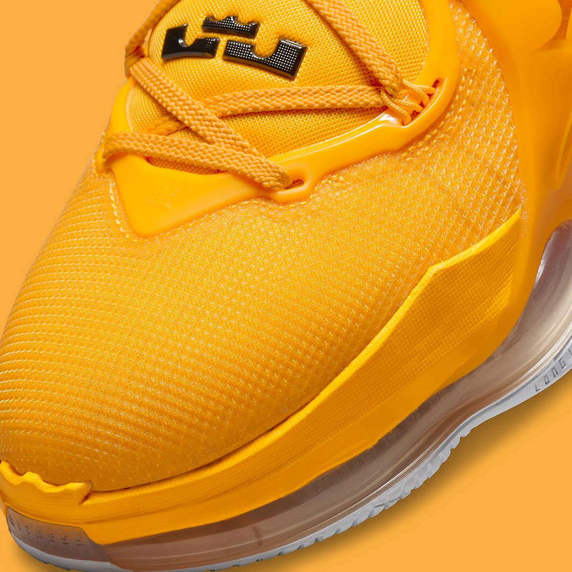 Nike LeBron 19