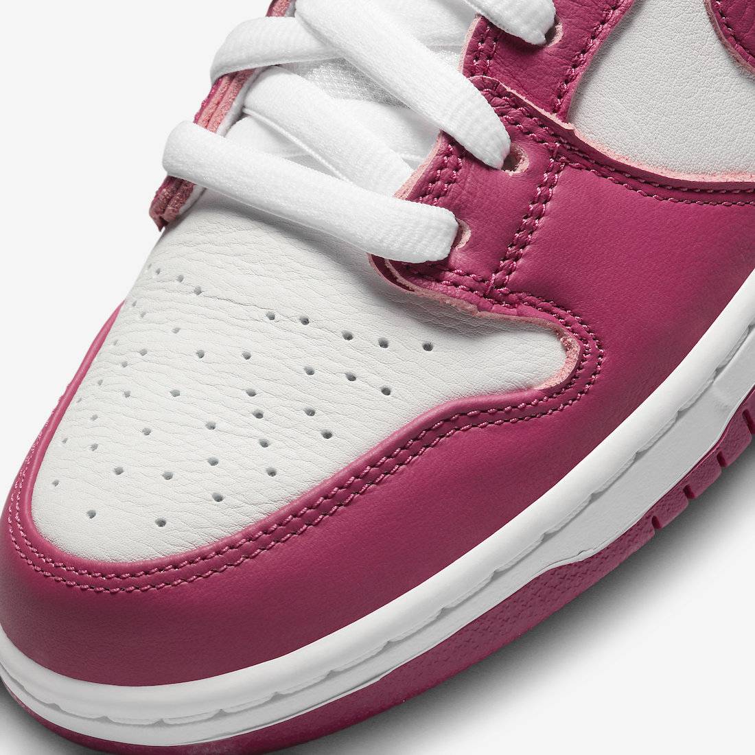 Nike SB Dunk High “Sweet Beet”