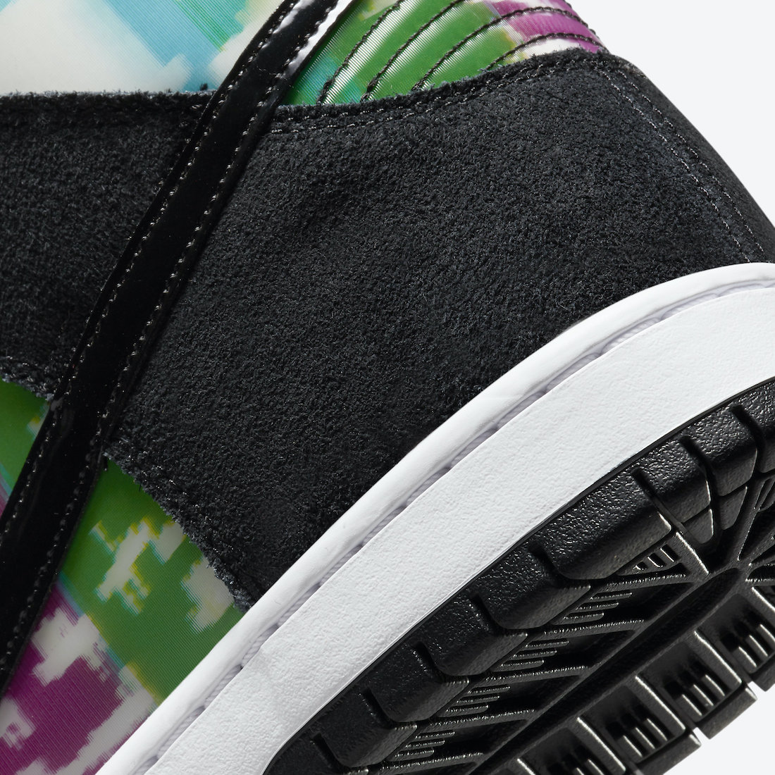 Nike SB Dunk High “TV Signal”