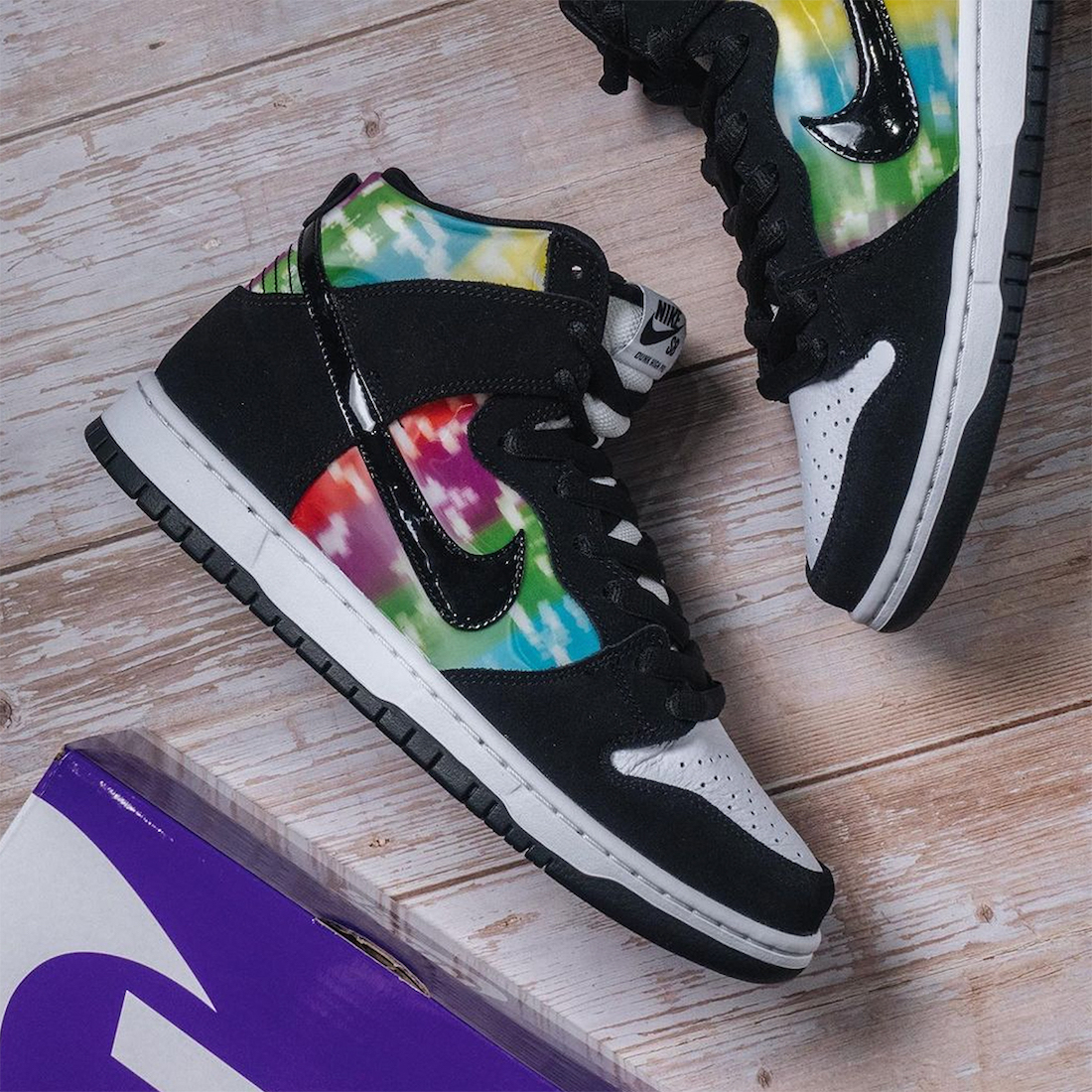 Nike SB Dunk High “TV Signal”