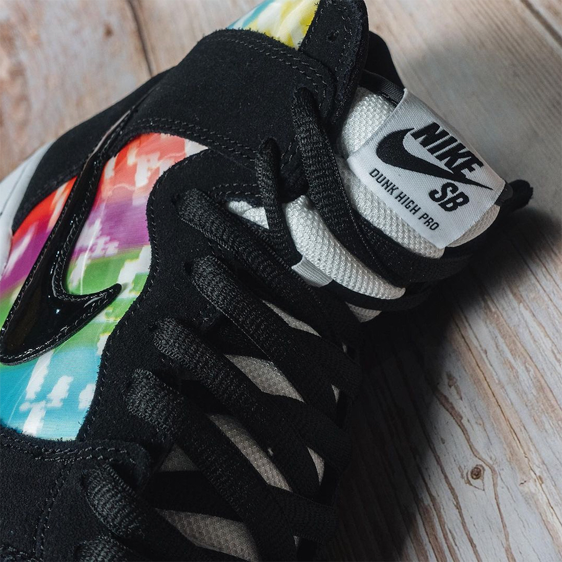 Nike SB Dunk High “TV Signal”