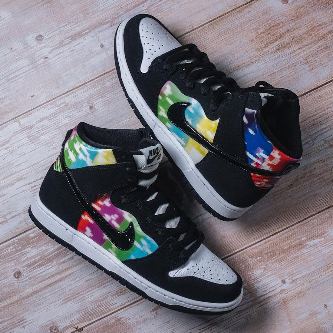 Nike SB Dunk High “TV Signal”