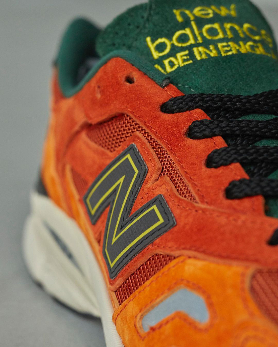 SNS x New Balance 920