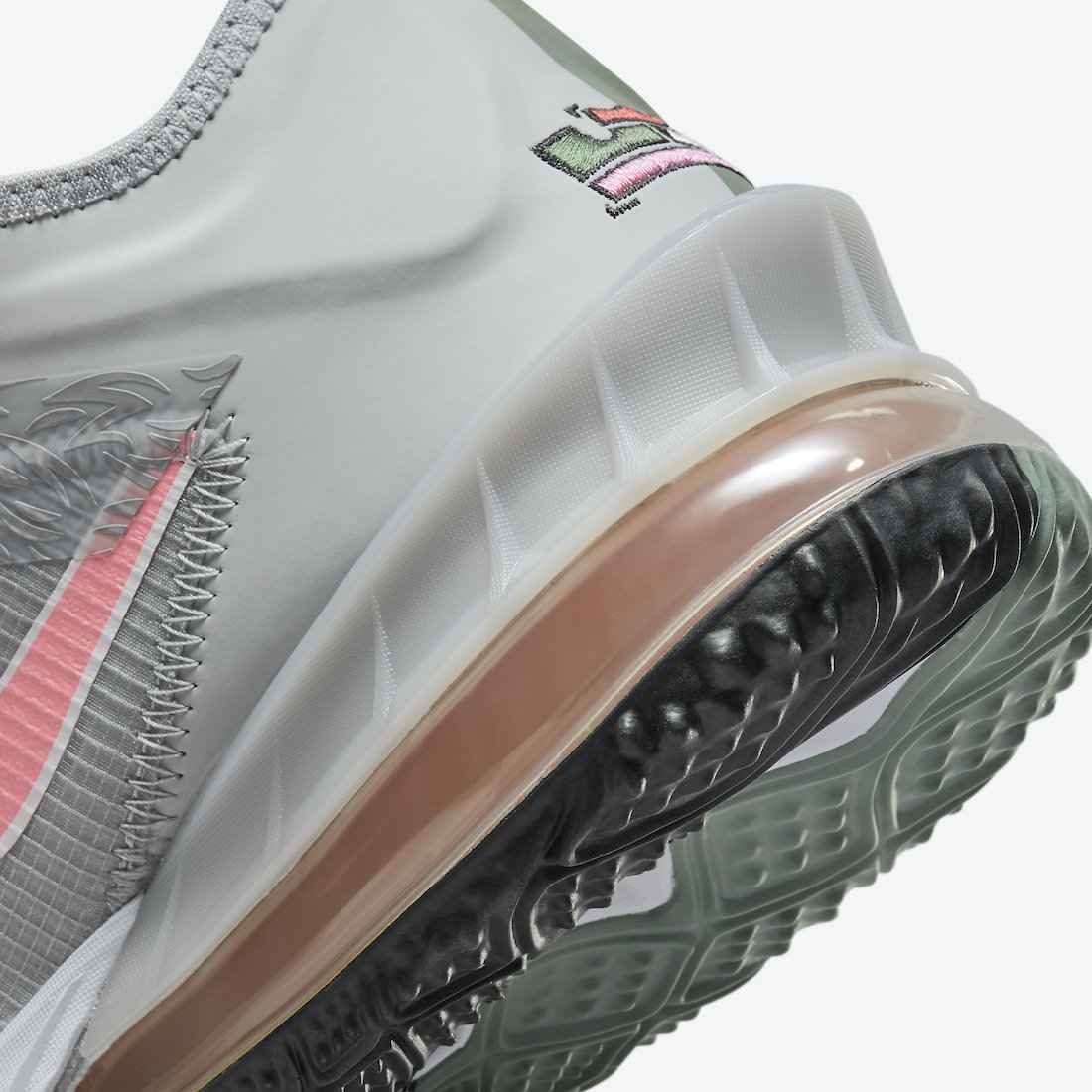 Space Jam x Nike LeBron 18 Low “Bugs vs Marvin The Martian”