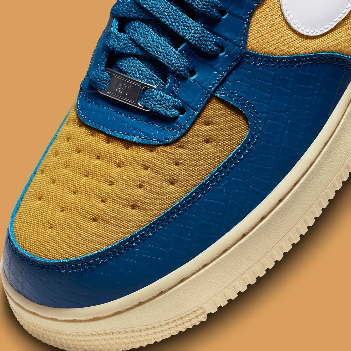 UNDEFEATED x Nike Air Force 1 Low Dunk Vs. AF-1