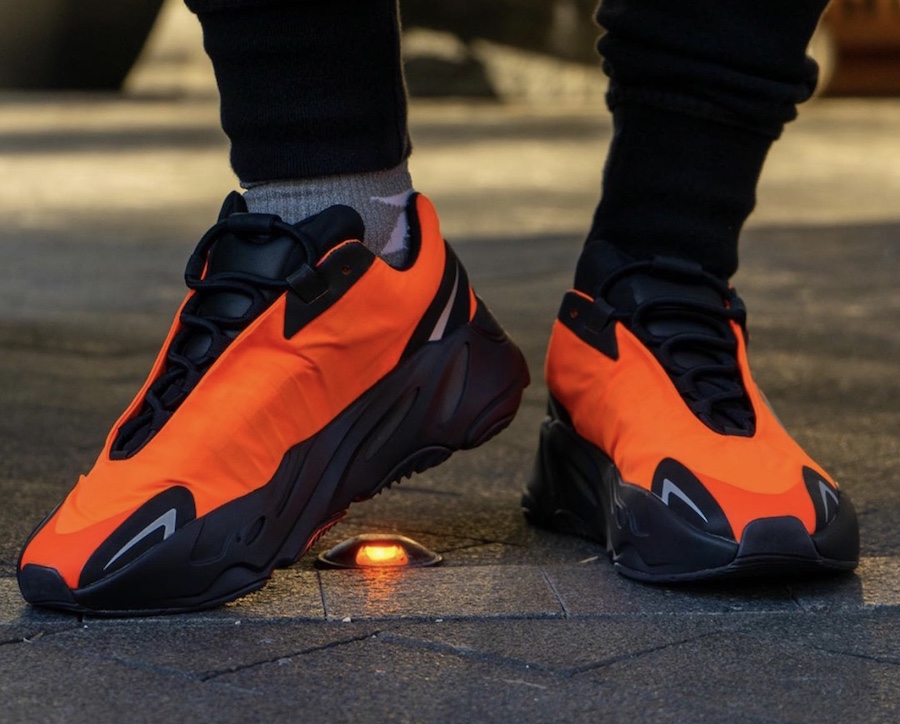 adidas 700 MNVN