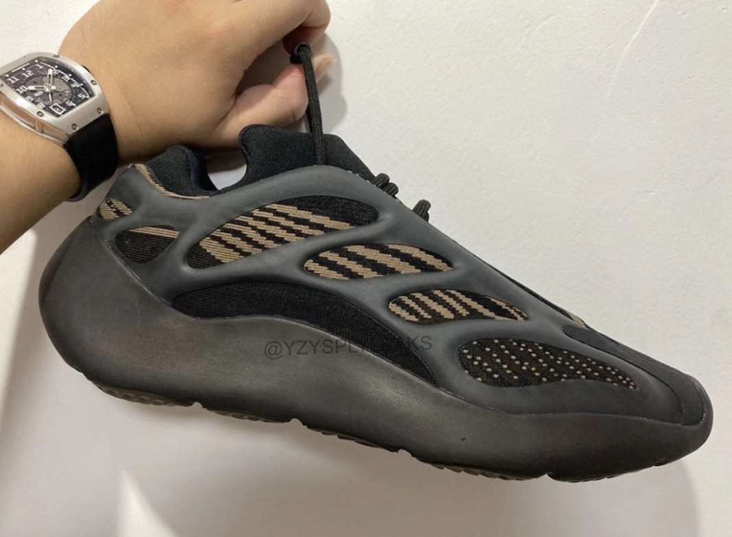 adidas Yeezy 700 V3 “Clay Brown”