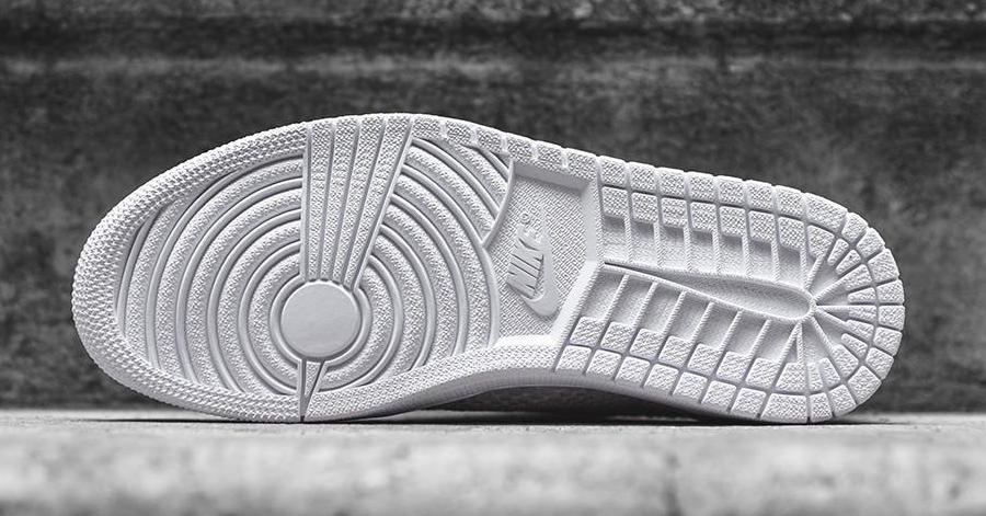 Air Jordan 1 Low Swooshless