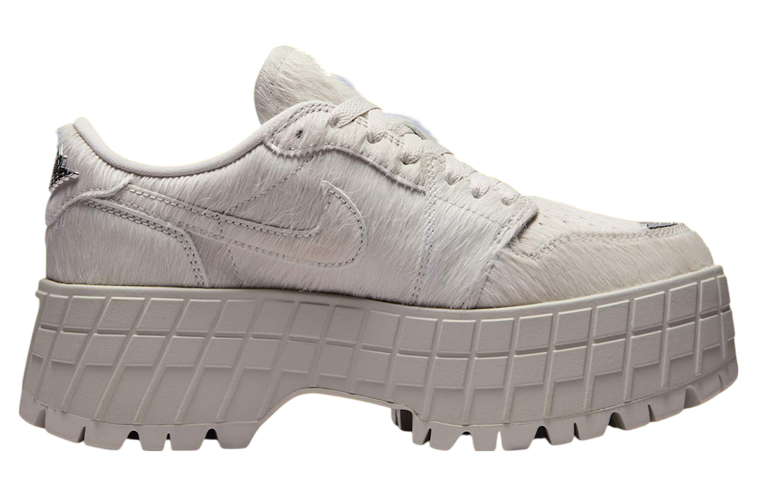 Air Jordan 1 Low Brooklyn Light Bone / Metallic Silver
