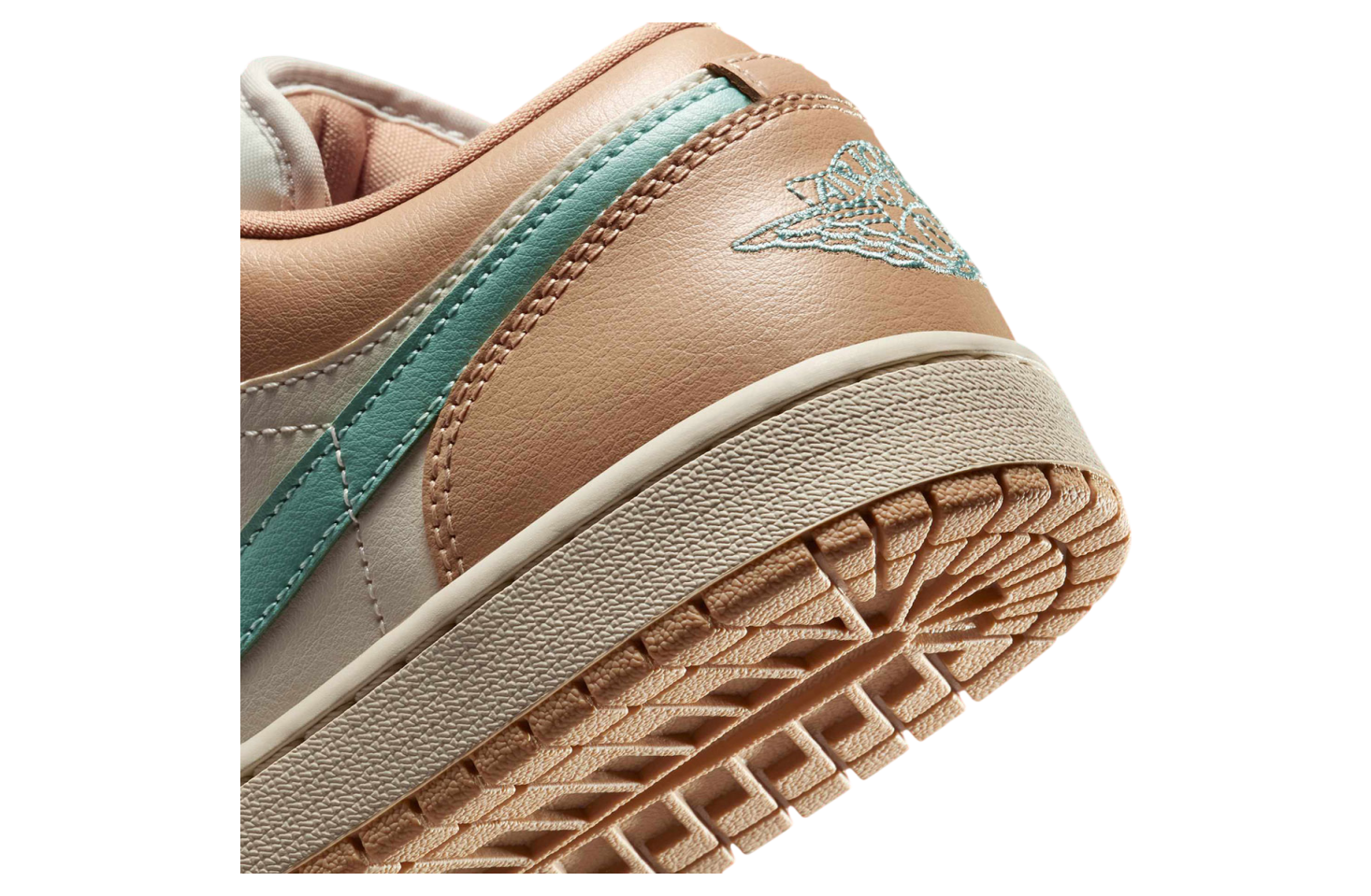 Air Jordan 1 Low WMNS Light Orewood Brown / Hemp
