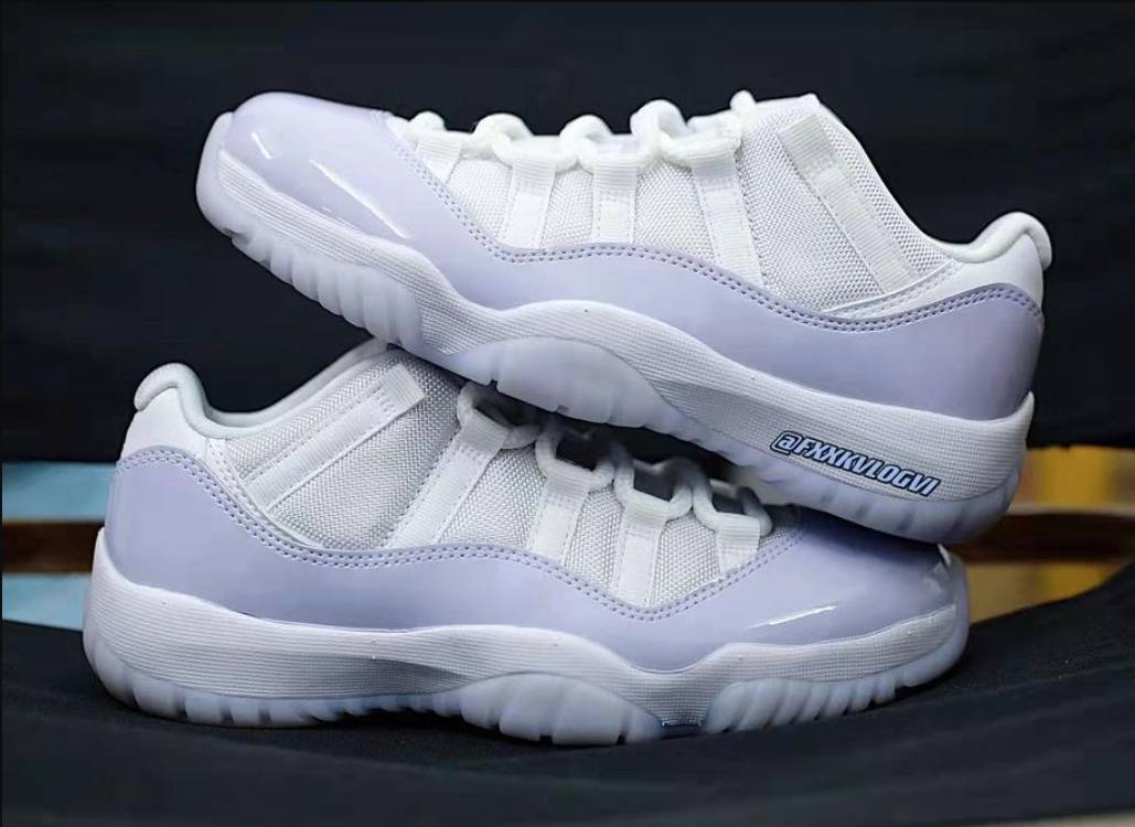 Air Jordan 11 Low WMNS Pure Violet