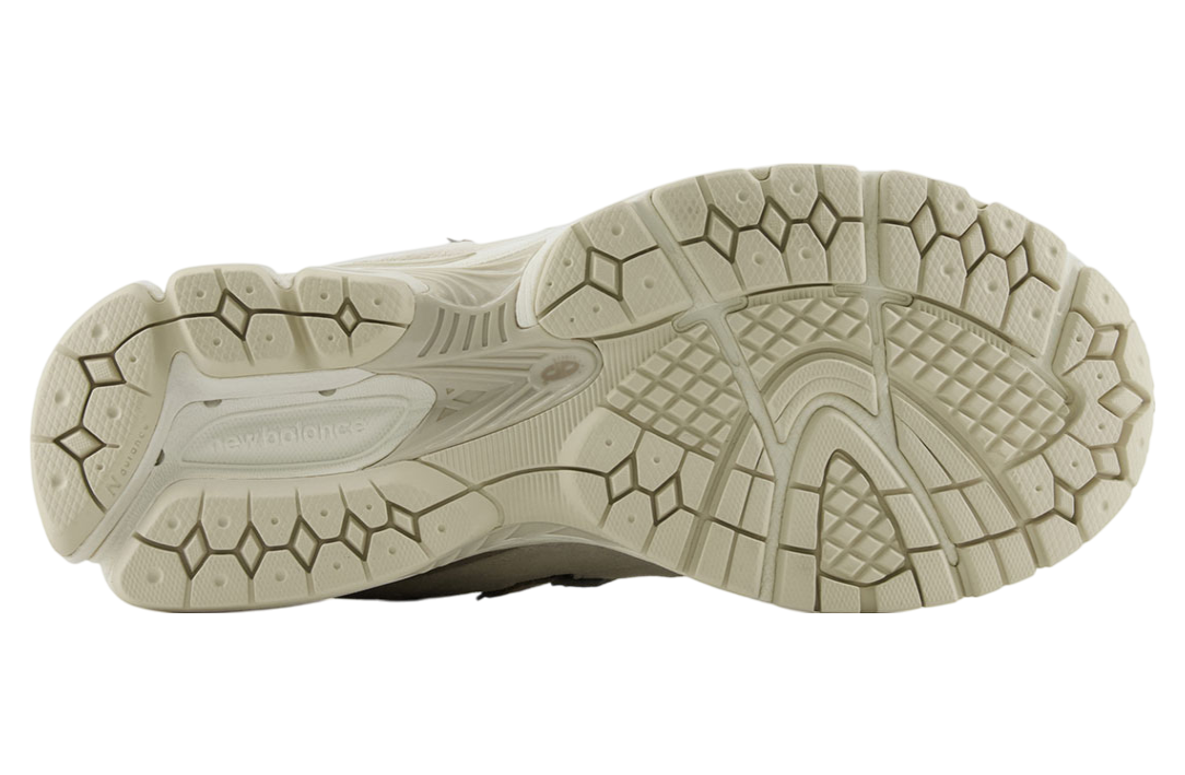 New Balance 2002R Tan / Beige