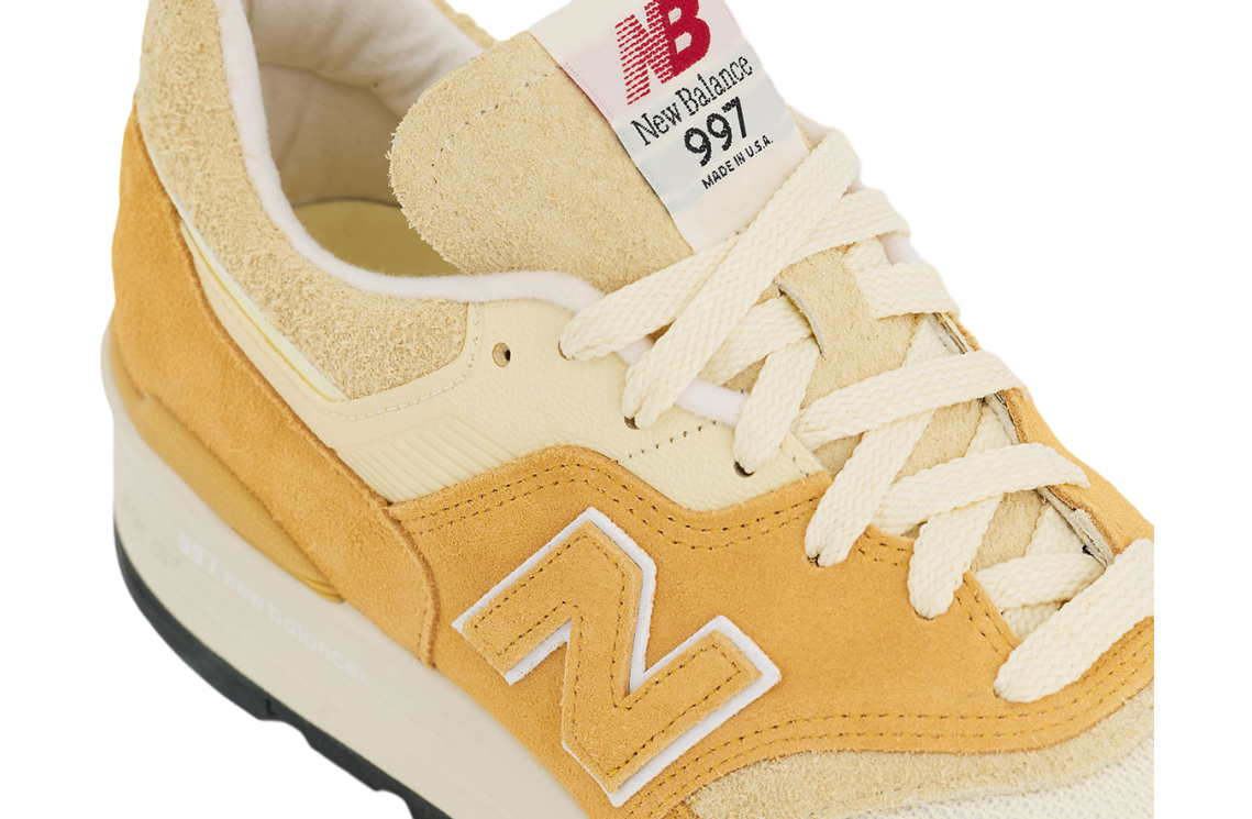 New Balance 997 Dried Apricot / Calcium