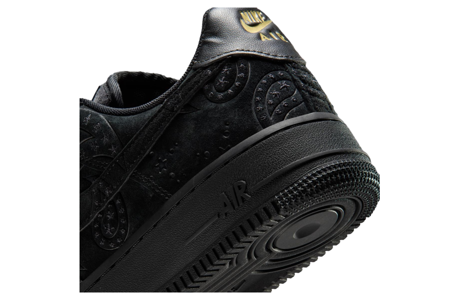 Nike Air Force 1 Low Black / Metallic Gold