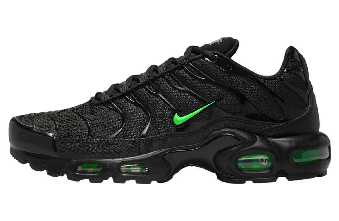 Nike Air Max Plus Black / Green Strike