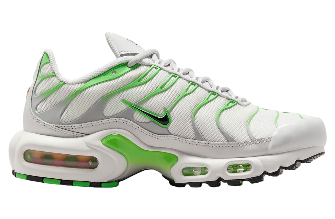 Nike Air Max Plus Photon Dust / Green Strike
