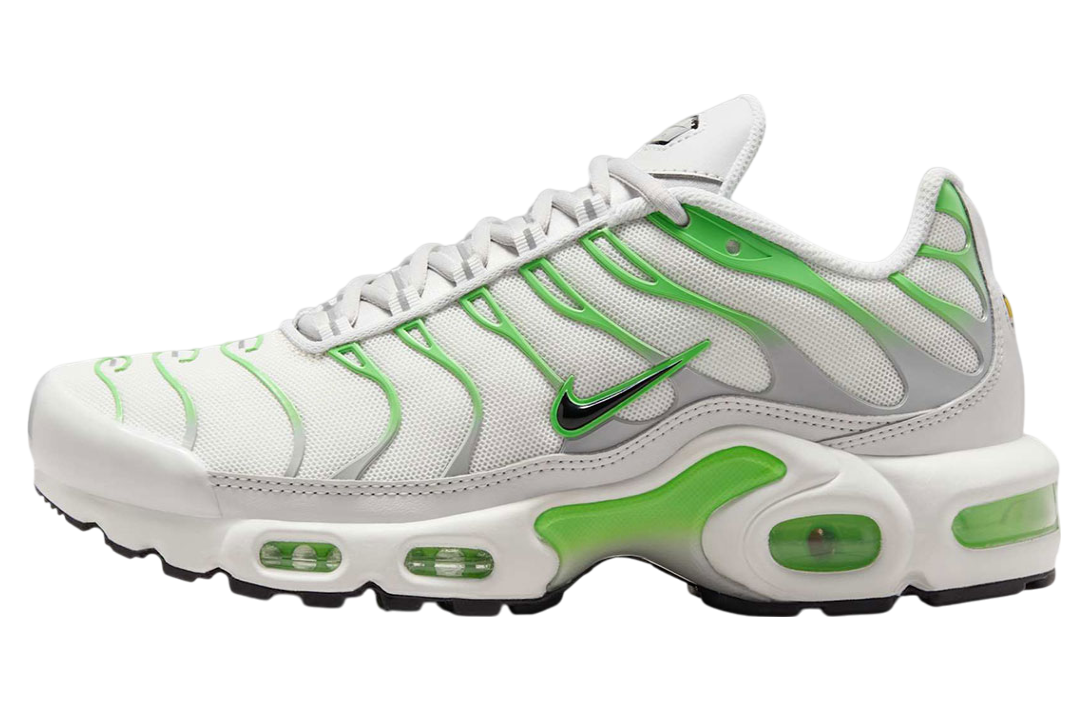 Nike Air Max Plus Photon Dust / Green Strike